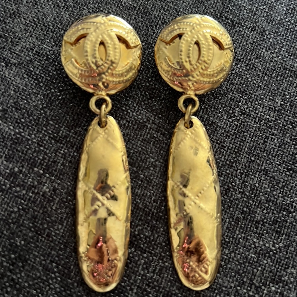 CHANEL GOLD QUILTED SWING PIERCED EARRINGS